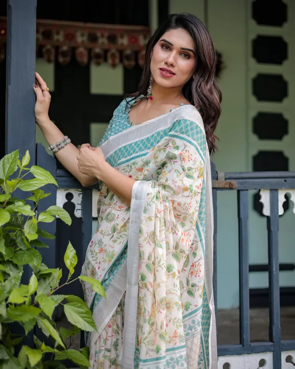 Elegant_Floral_Printed_Pure_Cotton_Linen_Saree_in_Ivory_with_Teal_Border_and_,_Tassels_on_Edges_With_Unstitched_Blouse