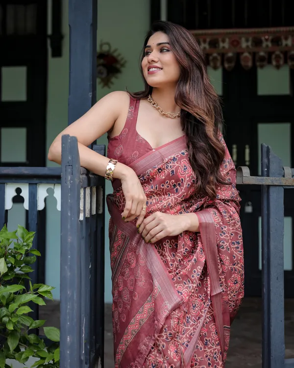Rust_Red_Pure_Cotton_Linen_Saree_with_Floral_Block_Print_And_Tassel_Detailing_With_Unstitched_Blouse