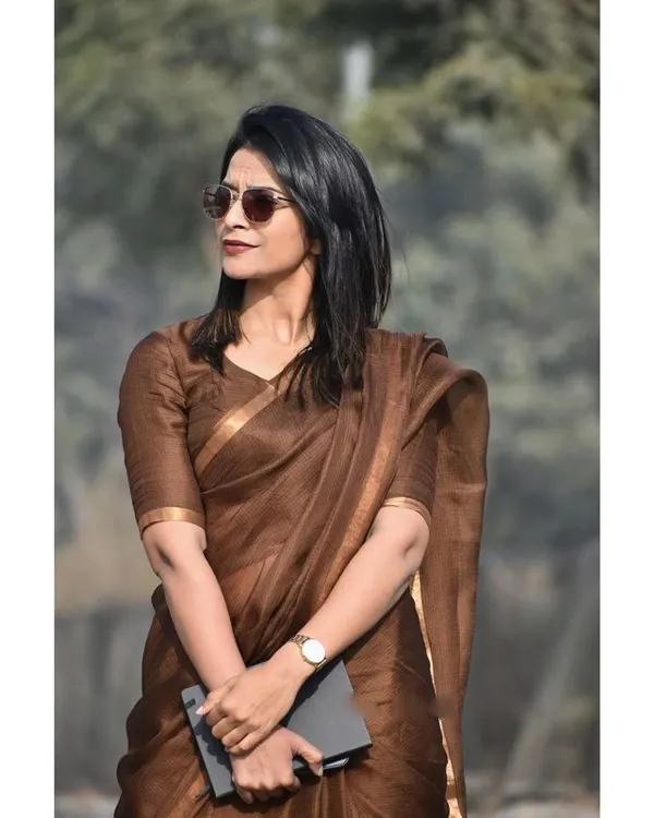 Women's_Golden_Beige_Kota_Silk_Cotton_Saree_with_Rich_Zari_Border_|_Elegant_Traditional_&_Festive_Wear_Saree