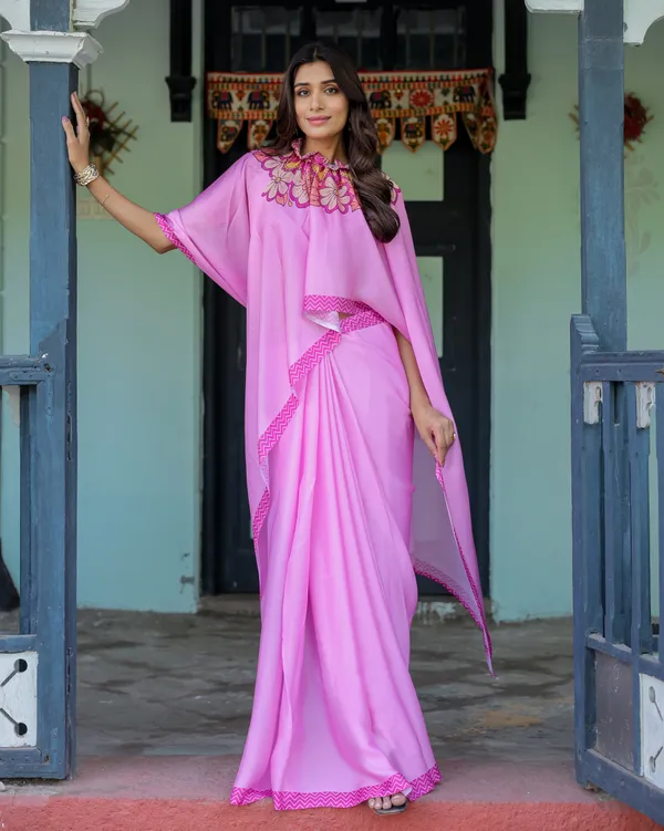 Pastel_Pink_Designer_Freehand_Saree_with_Floral_Pallu_&_Zigzag__Satin_Georgette_Handsfree_Draping_Feature_With_Unstitched_Blouse