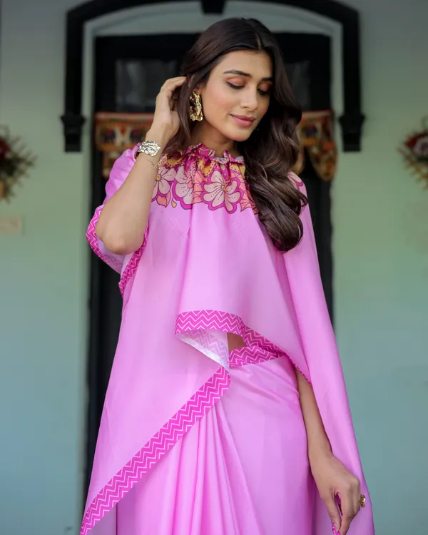 Pastel_Pink_Designer_Freehand_Saree_with_Floral_Pallu_&_Zigzag__Satin_Georgette_Handsfree_Draping_Feature_With_Unstitched_Blouse