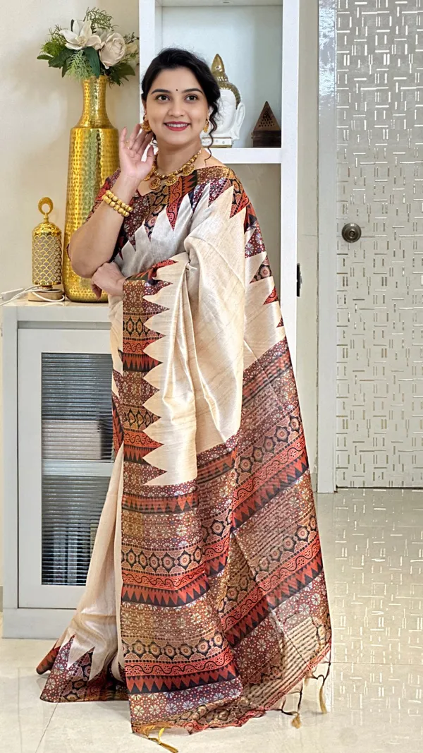 Soft_Tussar_Silk_sarees_with_Beautiful_Print_With_Attractive_Pallu_And_Contrast_Print_Blouse_With_Tassels