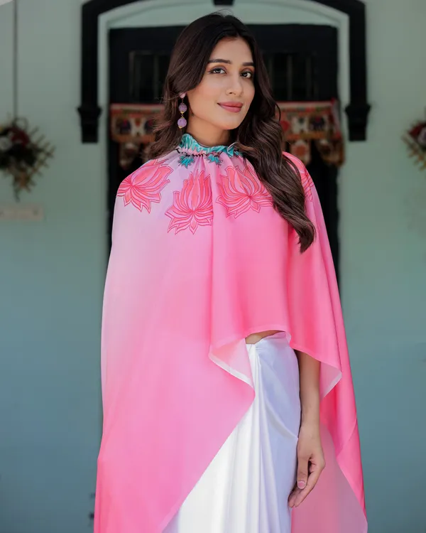 Blush_Pink_&_White_Ombre_Designer_Freehand_Saree_With_Unstitched_Blouse