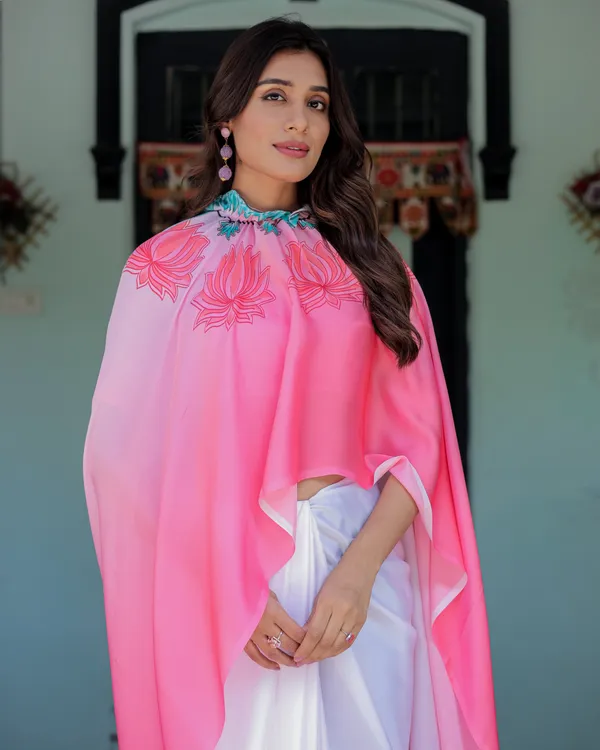 Blush_Pink_&_White_Ombre_Designer_Freehand_Saree_With_Unstitched_Blouse