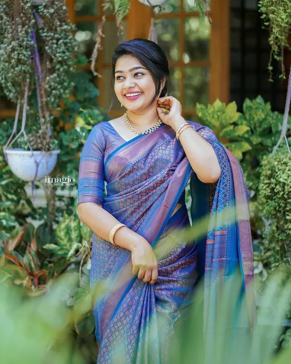 Women's_Premium_Banarasi_Silk_Saree_with_Rich_Zari_Weaving_|_Designer_Wedding_&_Festive_Saree