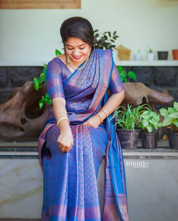 Women's_Premium_Banarasi_Silk_Saree_with_Rich_Zari_Weaving_|_Designer_Wedding_&_Festive_Saree