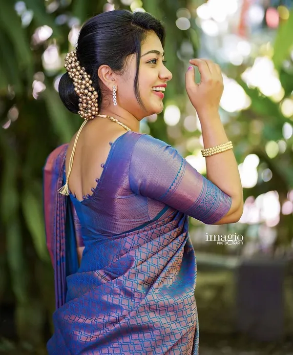 Women's_Premium_Banarasi_Silk_Saree_with_Rich_Zari_Weaving_|_Designer_Wedding_&_Festive_Saree