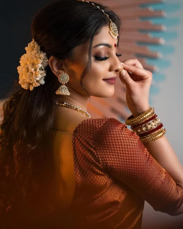 Women's_Premium_Banarasi_Silk_Saree_with_Rich_Zari_Weaving_|_Designer_Wedding_&_Festive_Saree