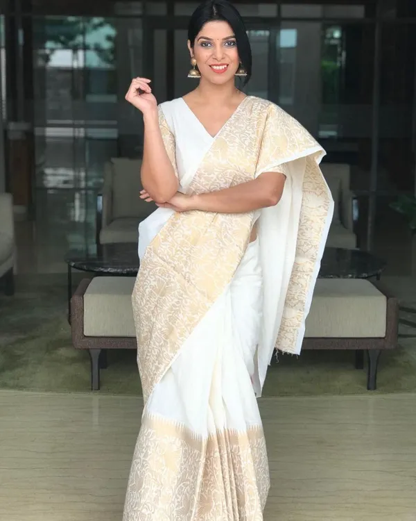 Women's_Premium_Banarasi_Silk_Saree_with_Rich_Zari_Weaving_|_Designer_Wedding_&_Festive_Saree