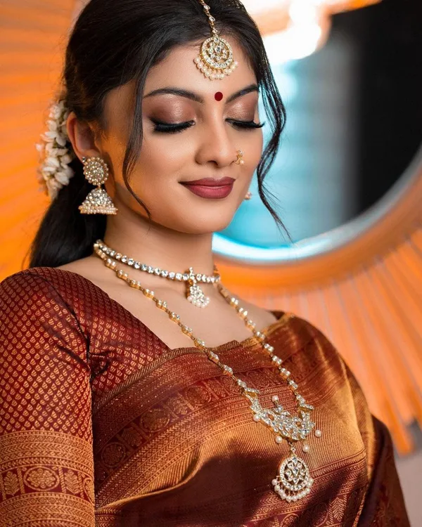 Women's_Premium_Banarasi_Silk_Saree_with_Rich_Zari_Weaving_|_Designer_Wedding_&_Festive_Saree