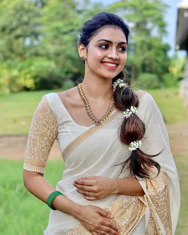 Women's_Premium_Banarasi_Silk_Saree_with_Rich_Zari_Weaving_|_Designer_Wedding_&_Festive_Saree
