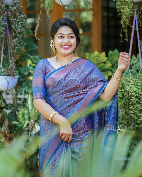 Women's_Premium_Banarasi_Silk_Saree_with_Rich_Zari_Weaving_|_Designer_Wedding_&_Festive_Saree