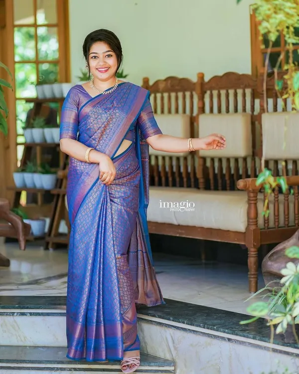 Women's_Premium_Banarasi_Silk_Saree_with_Rich_Zari_Weaving_|_Designer_Wedding_&_Festive_Saree