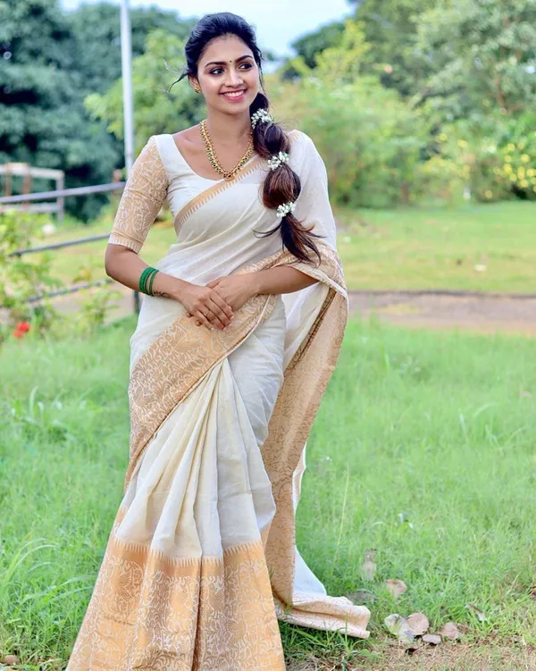 Women's_Premium_Banarasi_Silk_Saree_with_Rich_Zari_Weaving_|_Designer_Wedding_&_Festive_Saree