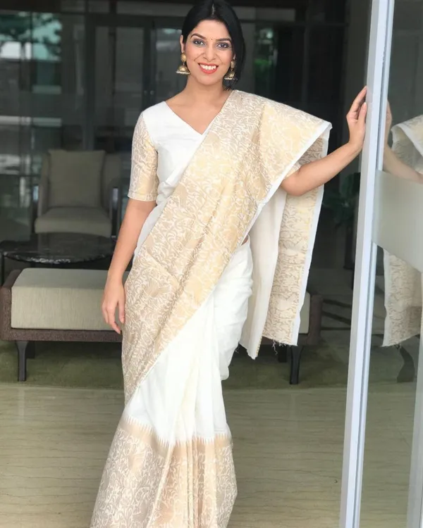 Women's_Premium_Banarasi_Silk_Saree_with_Rich_Zari_Weaving_|_Designer_Wedding_&_Festive_Saree