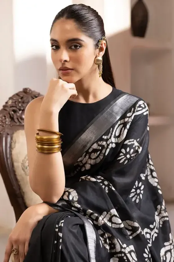 Black_Linen_Batik_Print_Saree_with_Tassels_for_Women_|_Elegant_Ethnic_Designer_Saree_for_Party_&_Casual_Wear