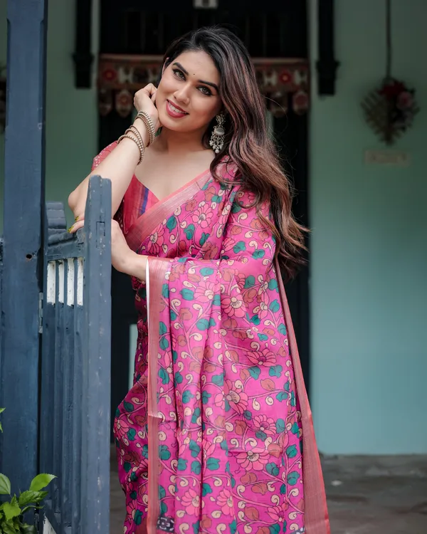 Magenta_and_Pink_Pure_Cotton_Linen_Saree_with_Floral_and_Paisley_Block_Print_And_Tassel_Detailing_With_Unstitched_Blouse
