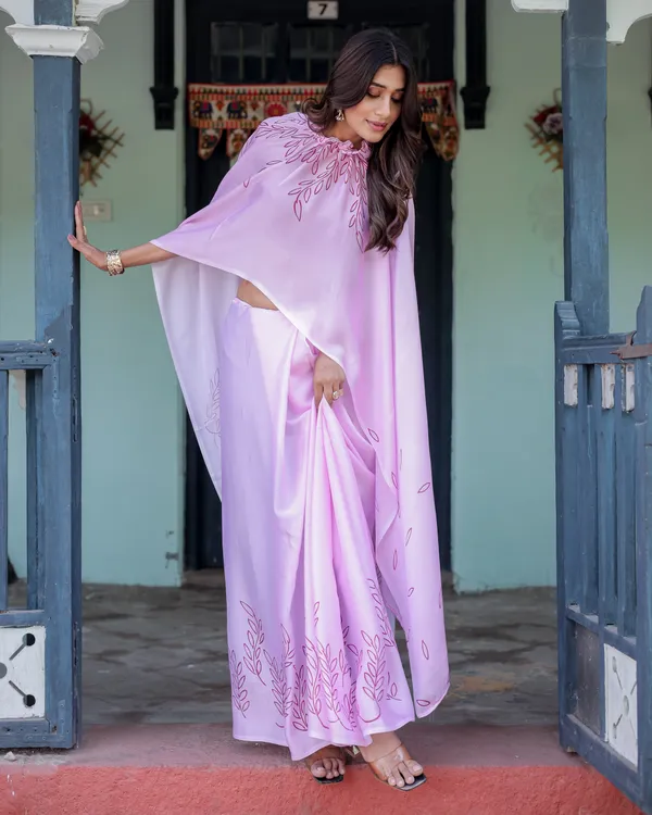 Lilac_Pink_Designer_Freehand_Saree_with_Maroon_Leaf_Motif_&_Wine__Satin_Georgette_Handsfree_Pallu_Style_With_Unstitched_Blouse