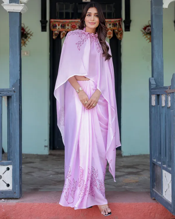 Lilac_Pink_Designer_Freehand_Saree_with_Maroon_Leaf_Motif_&_Wine__Satin_Georgette_Handsfree_Pallu_Style_With_Unstitched_Blouse
