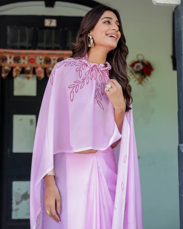 Lilac_Pink_Designer_Freehand_Saree_with_Maroon_Leaf_Motif_&_Wine__Satin_Georgette_Handsfree_Pallu_Style_With_Unstitched_Blouse