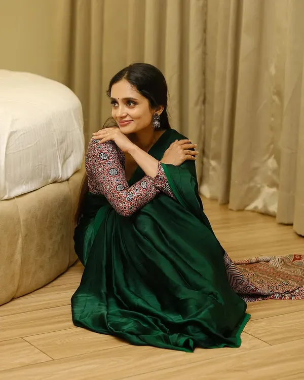 Green_Festive_Ajrakh_Bindi_Japan_Silk_Saree_with_Polka_Dot_Pattern