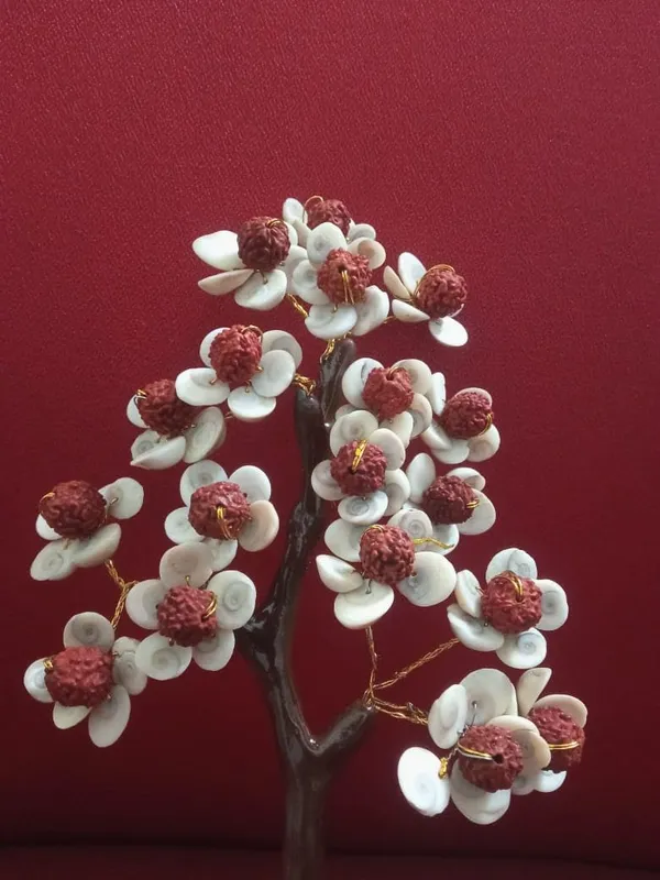 Red_&_Brown_Rudraksha_Gomti_Chakra_Tree_Beads_For_Positive_Energy,_Good_Health_&_Wealth,_Good_Luck_&_Prosperity_Tree_For_Home_Decor,_Office_Table,_Living_Room,_Best_For_Gifts_(108_Beads)