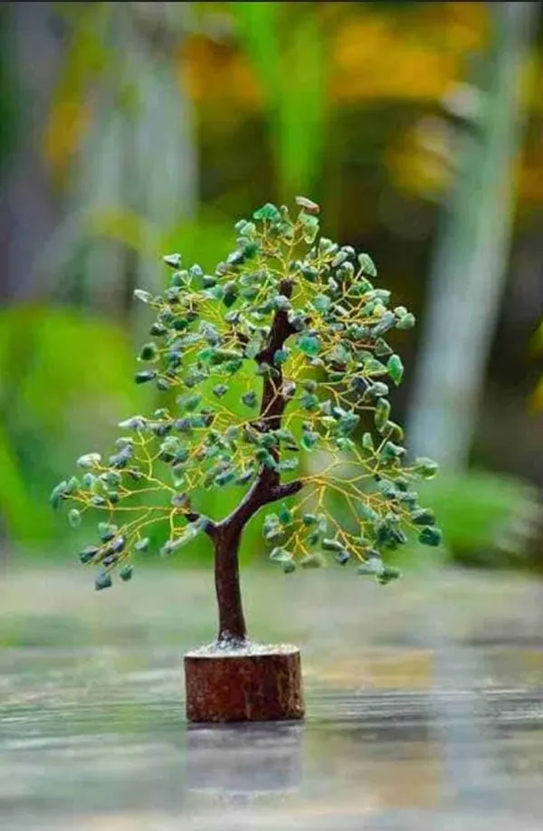 Green_Aventurine_Crystal_Prosperity_Tree_–_Feng_Shui_Money_Bonsai_For_Chakra_Balancing,_Good_Luck,_Reiki_Healing,_Prosperity,_And_Home_Décor_Table_Decoration_Ornament_&_Gift_Tree_–_10-12