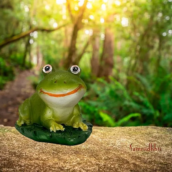Smiling_Frog_Statue_For_Home_Decor,_Car_Dashboard_Decoration_Items,_Room_Decor_&_Table_Decoration_Items_–_Cute_Animal_Figurine_For_Positive_Energy_&_Good_Luck