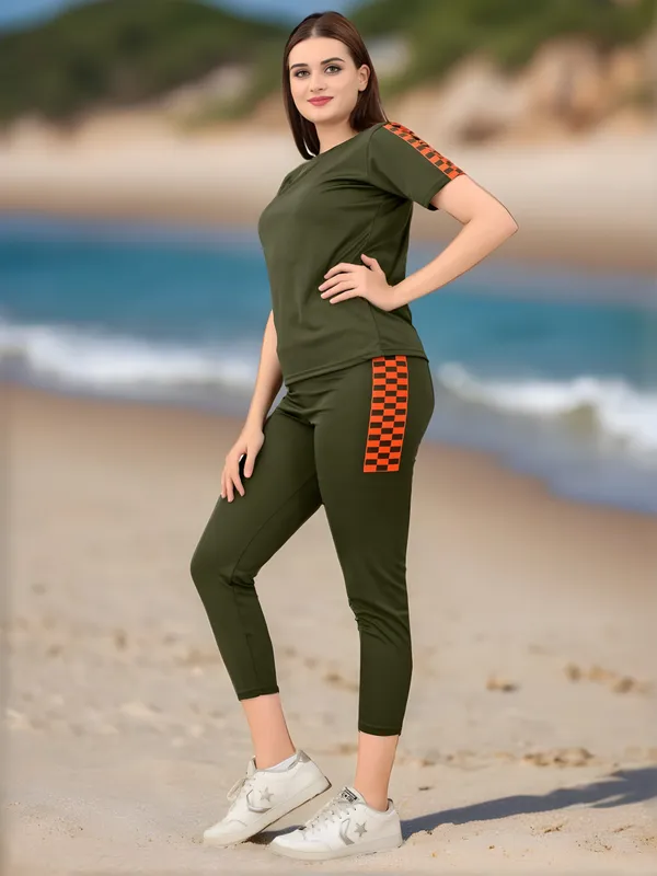 Green_Cotton_Blend_Solid_Regular_Track_Suit_For_Women