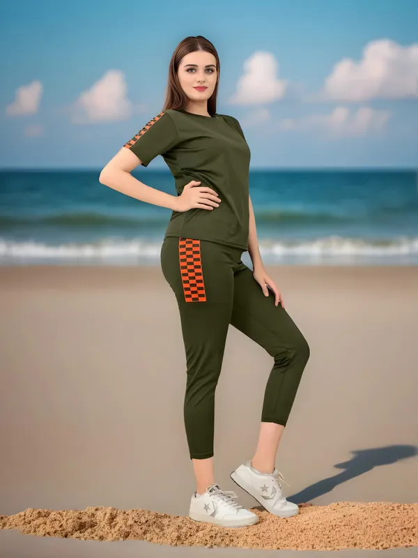 Green_Cotton_Blend_Solid_Regular_Track_Suit_For_Women