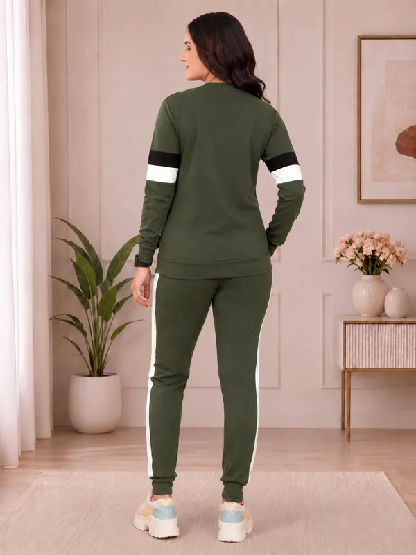 MF_With_Square_Women’s_Stylish_Tracksuit_Set_|_Full_Sleeve_Sweatshirt_&_Track_Pants_|_Casual_Sportswear_Jogger_Set
