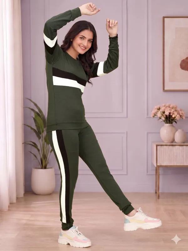 MF_With_Square_Women’s_Stylish_Tracksuit_Set_|_Full_Sleeve_Sweatshirt_&_Track_Pants_|_Casual_Sportswear_Jogger_Set