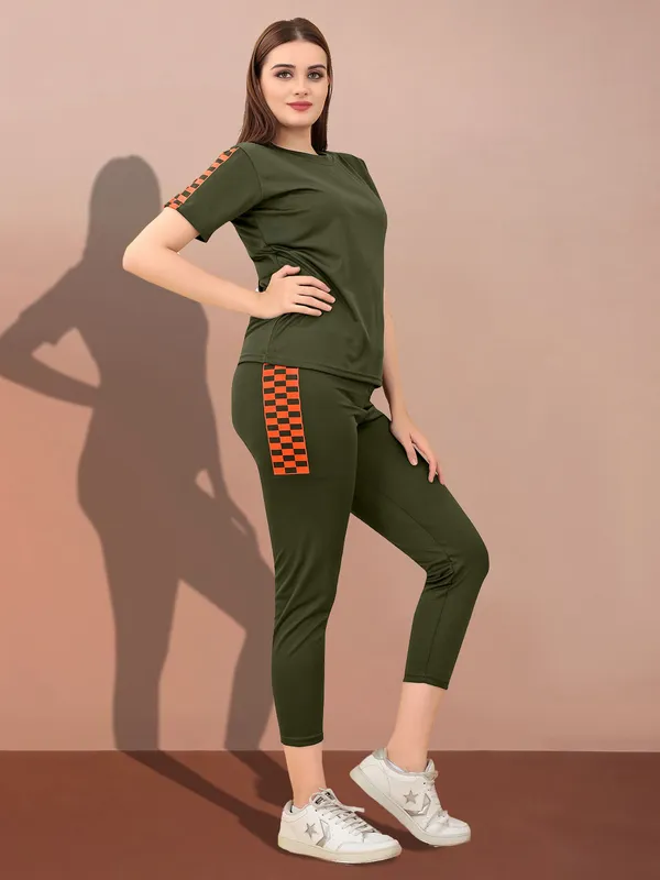 Green_Cotton_Blend_Solid_Regular_Track_Suit_For_Women