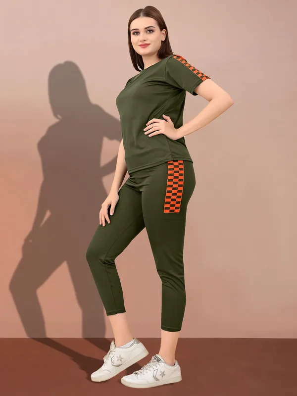 Green_Cotton_Blend_Solid_Regular_Track_Suit_For_Women