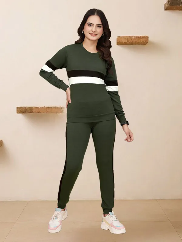 Round_Neck_Women_Tracksuit_Set_|_Running_Gymwear_for_Women_&_Girls_|_Sportswear_Suit_for_Fitness,_Yoga,_Jogging,_Activewear_&_Casual_Wear_(_Green_)