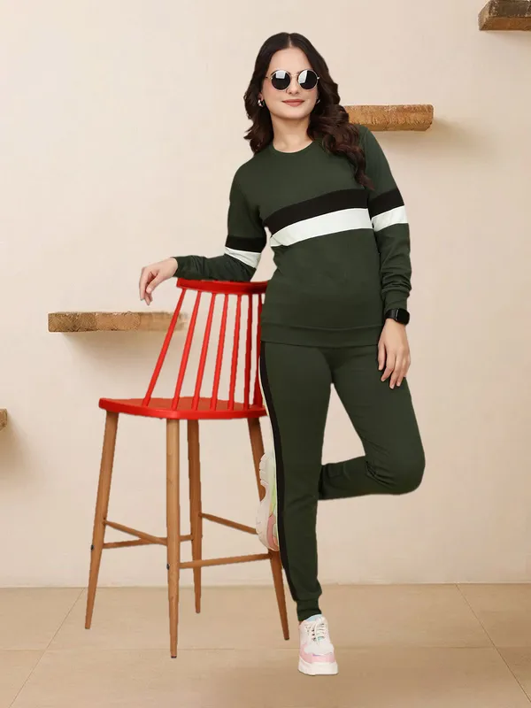 Round_Neck_Women_Tracksuit_Set_|_Running_Gymwear_for_Women_&_Girls_|_Sportswear_Suit_for_Fitness,_Yoga,_Jogging,_Activewear_&_Casual_Wear_(_Green_)