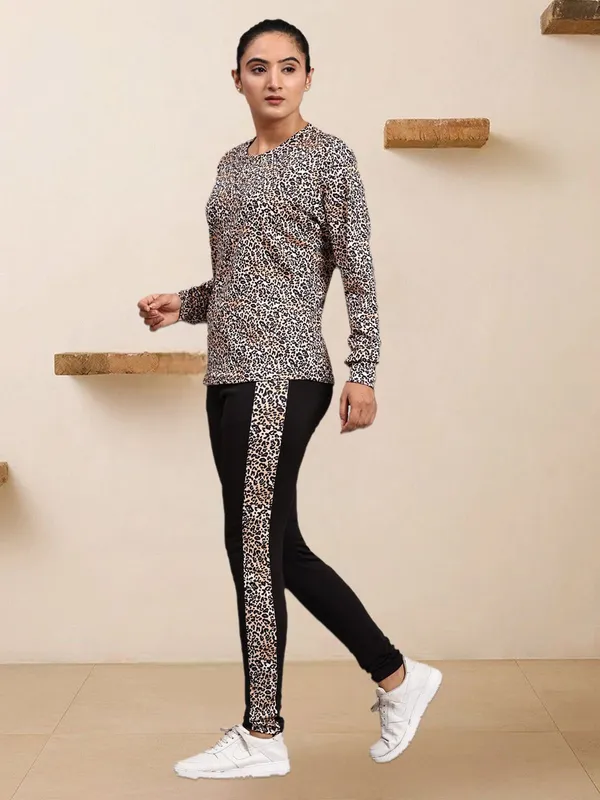 UrbanFlex_Leopard_Activewear_Set_for_Women_–_Printed_Gym_&_Running_Wear_with_Pocket