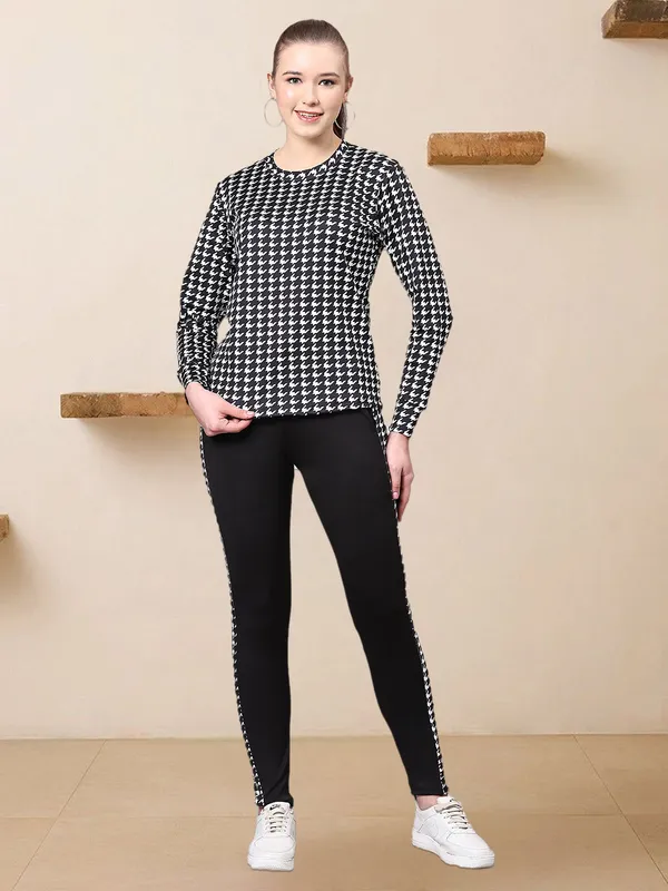 UrbanFlex_Women’s_Black_&_White_Houndstooth_Activewear_Set_|_Full-Sleeve_Gym_&_Running_Wear_with_Dual_Side_Pockets