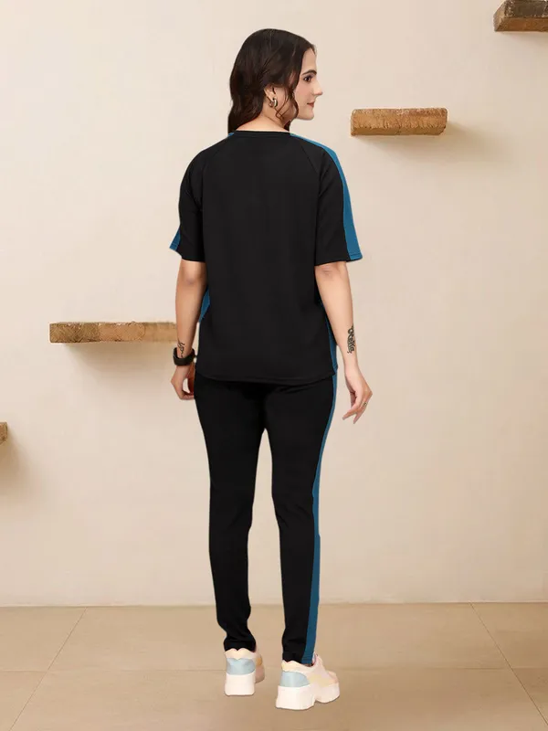 Women’s_Activewear_T-Shirt_&_Track_Pant_Set