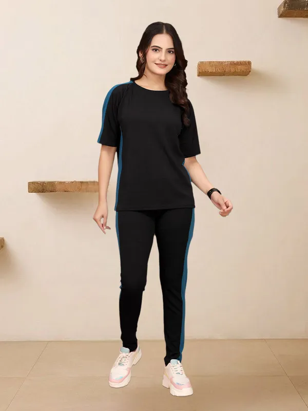 Women’s_Activewear_T-Shirt_&_Track_Pant_Set
