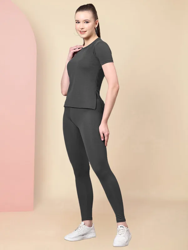 Grey_Activewear_T-Shirt_and_Leggings_Set_–_Stretchable_Sportswear_for_Fitness,_Yoga,_and_Daily_Wear