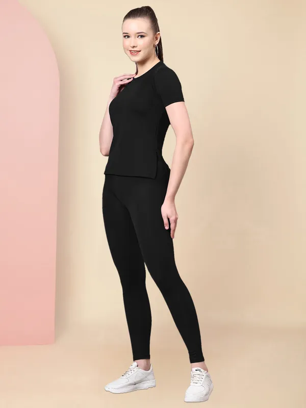 Black_Activewear_T-Shirt_and_Leggings_Set_–_Stretchable_Sportswear_for_Fitness,_Yoga,_and_Daily_Wear
