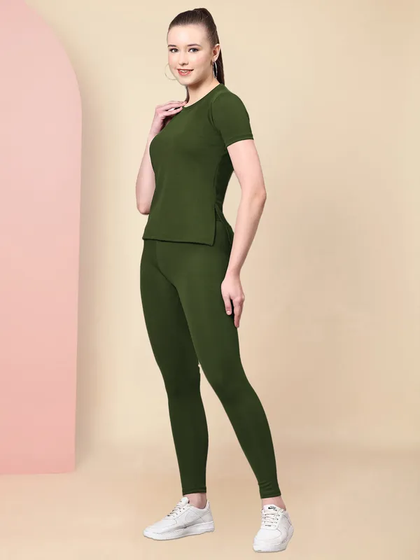 Green_Activewear_T-Shirt_and_Leggings_Set_–_Stretchable_Sportswear_for_Fitness,_Yoga,_and_Daily_Wear