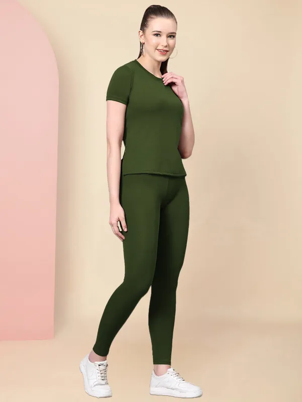 Green_Activewear_T-Shirt_and_Leggings_Set_–_Stretchable_Sportswear_for_Fitness,_Yoga,_and_Daily_Wear