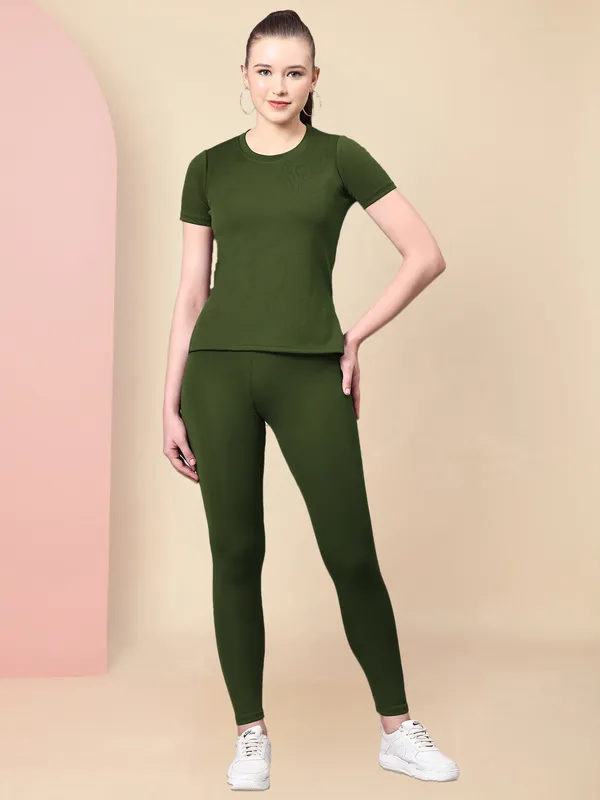 Green_Activewear_T-Shirt_and_Leggings_Set_–_Stretchable_Sportswear_for_Fitness,_Yoga,_and_Daily_Wear
