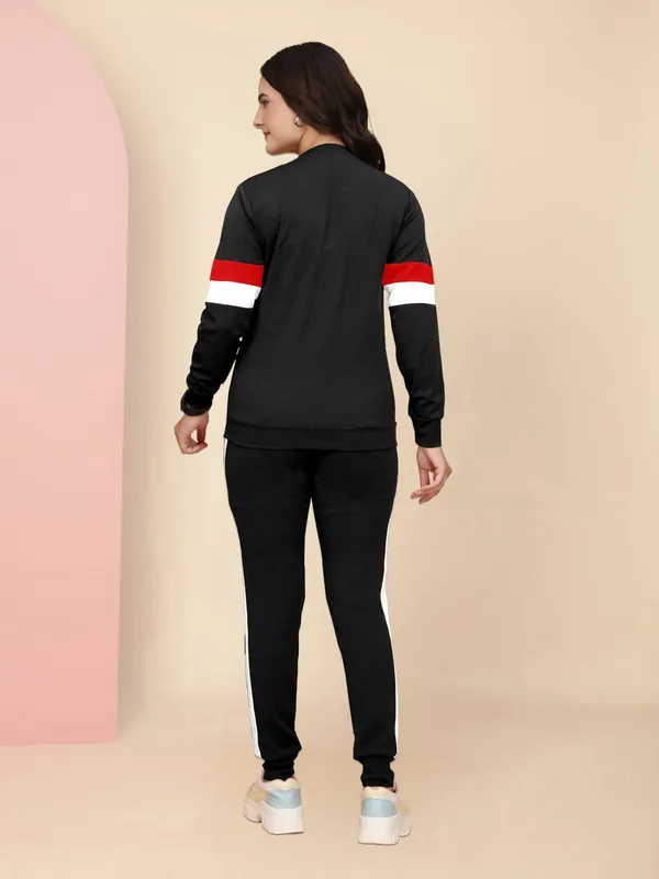 Women's_Casual_Round_Neck_Tracksuit_with_Contrast_Panel_and_Side_Stripe