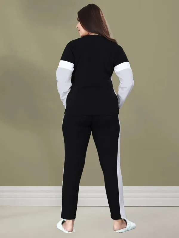 Women's_Full_Sleeve_Tracksuit_Set_With_Pocket_–_MF_With_Square
