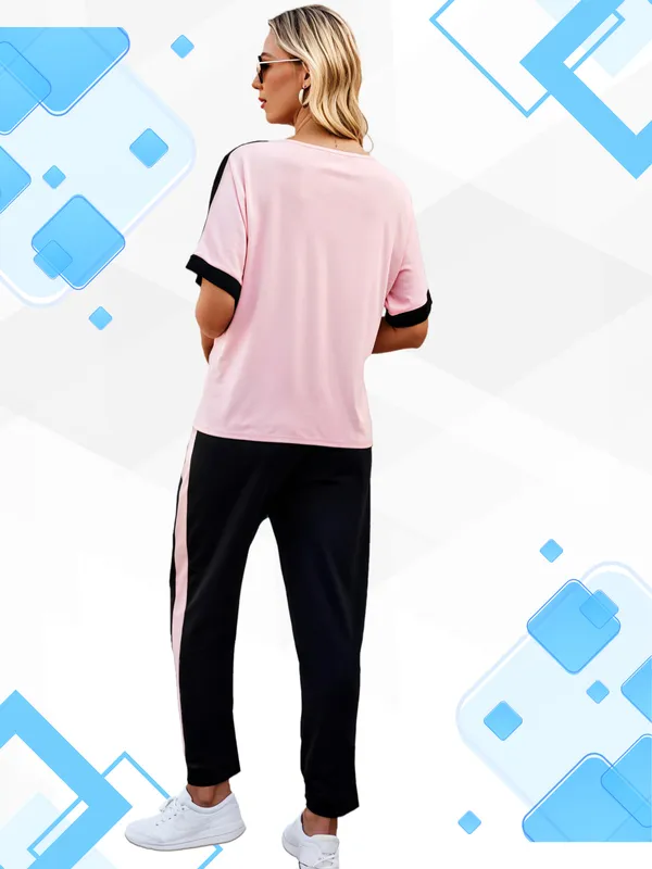 Women’s_Relaxed_Fit_Two-Piece_Tracksuit_with_Side_Pockets_and_Contrast_Stripe