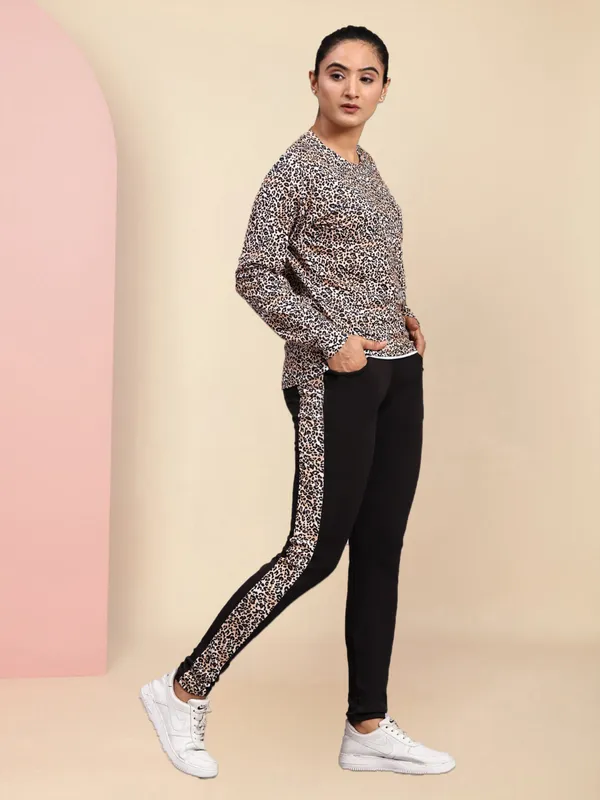 Women's_Striped_Summer_Track_Suits_/_Daily_Use_/_Activewear_/_Yogawear_/_Gymea_/_Sportswear_/_Womens_Track_Suit_Printed_and_/_track_suit_for_women_summer_/_new_track_suit_/_track_suit_girls_/_track_suit_tranding_/_track_t-shirt_/_track_pant_..