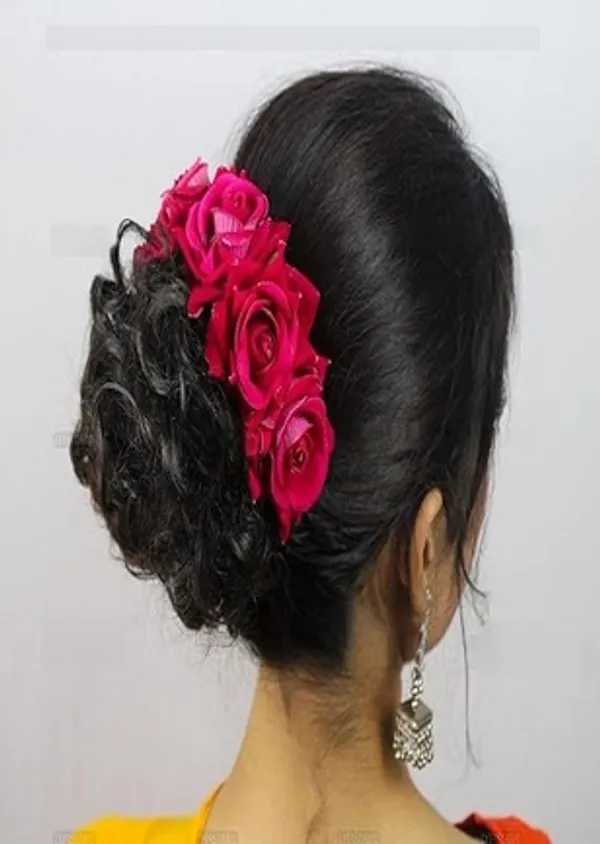 Pink_Velvet_Rose_Gajra_For_Women